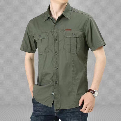 Men's short sleeved shirt is breathable and wear-resistant