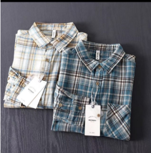 Men's casual long sleeved shirt with checkered pattern